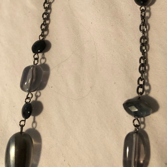 Beaded Back and Grey Necklace - Picture 4 of 5